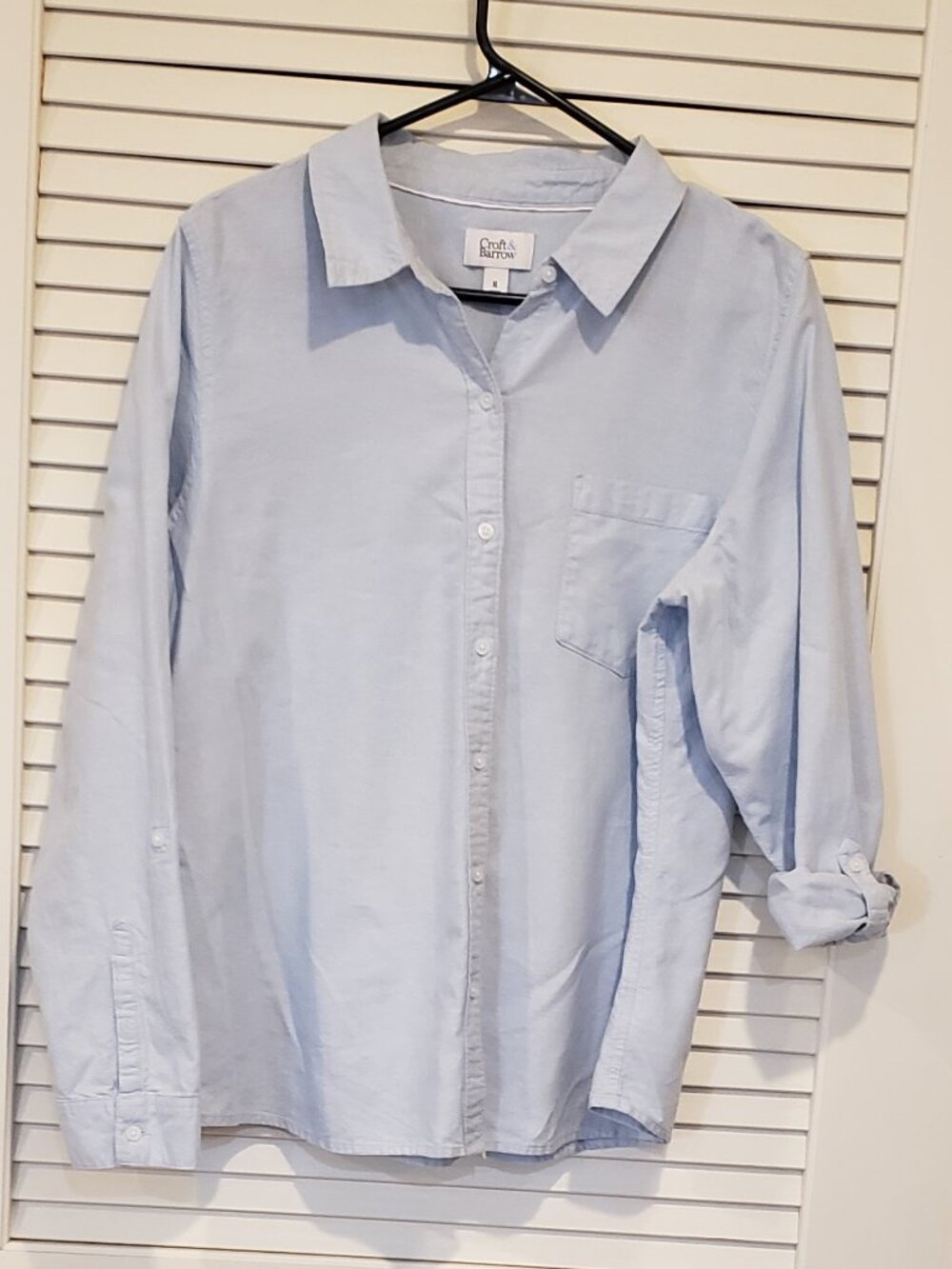 Croft & Barrow Women's 100% Cotton button down Lt. Blue roll tab shirt Size XL